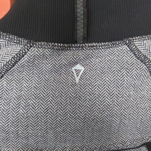 Ivivva by lululemon athletics jacket sz 10 nice - Picture 7 of 8